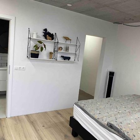 Modern Garage Suite - Free Parking & Self Check In 크베라게르디 외부 사진