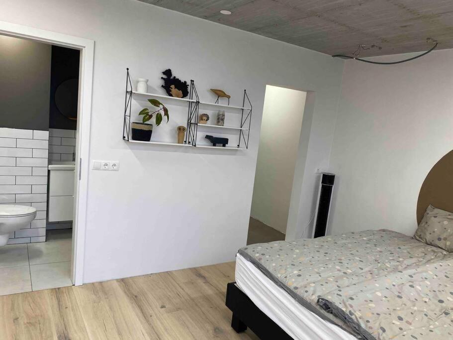 Modern Garage Suite - Free Parking & Self Check In 크베라게르디 외부 사진